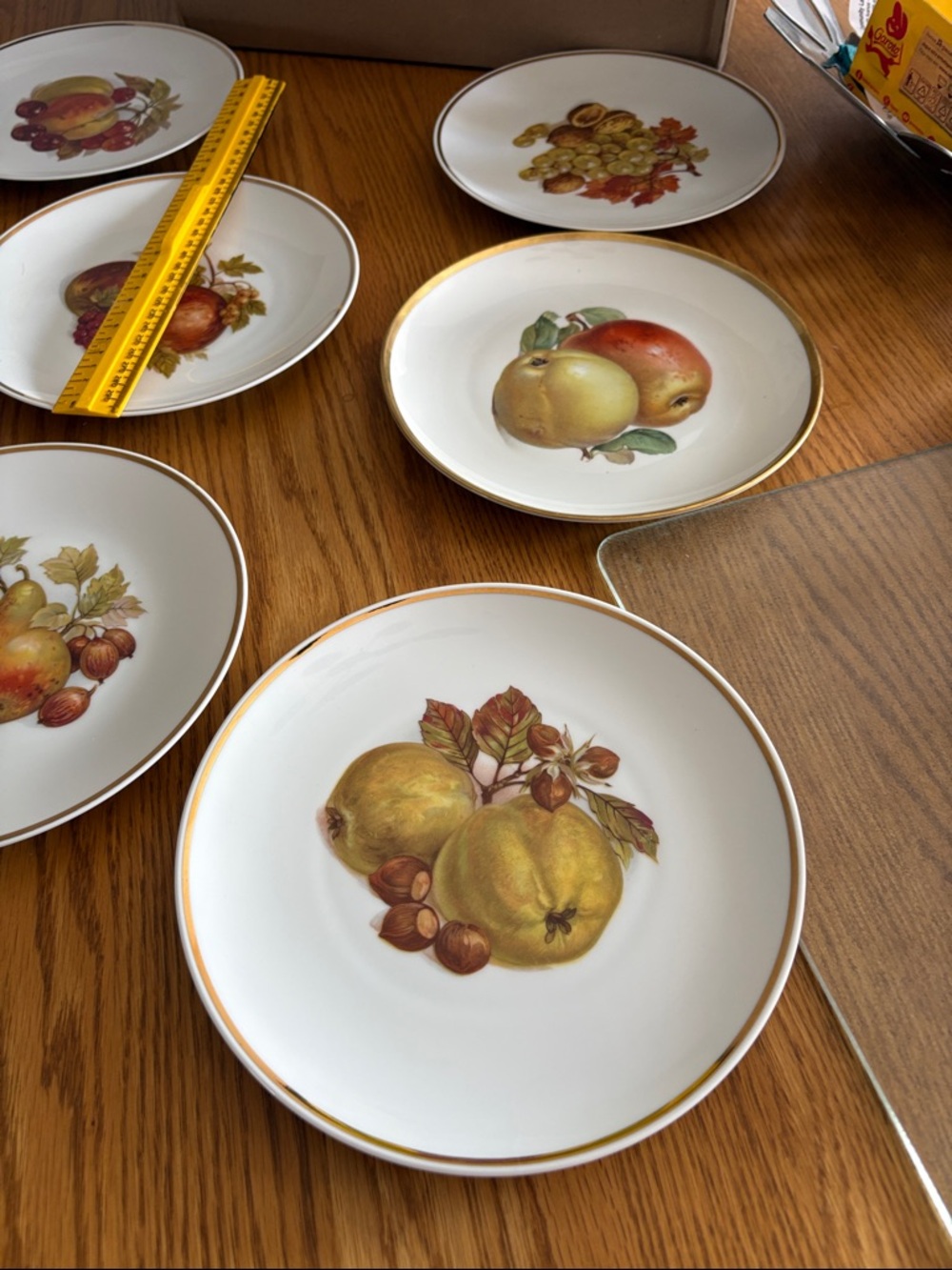 6 Hutschenreuther Selb Germany Porcelain salad, fruit plates 6 in all. 2a LOT